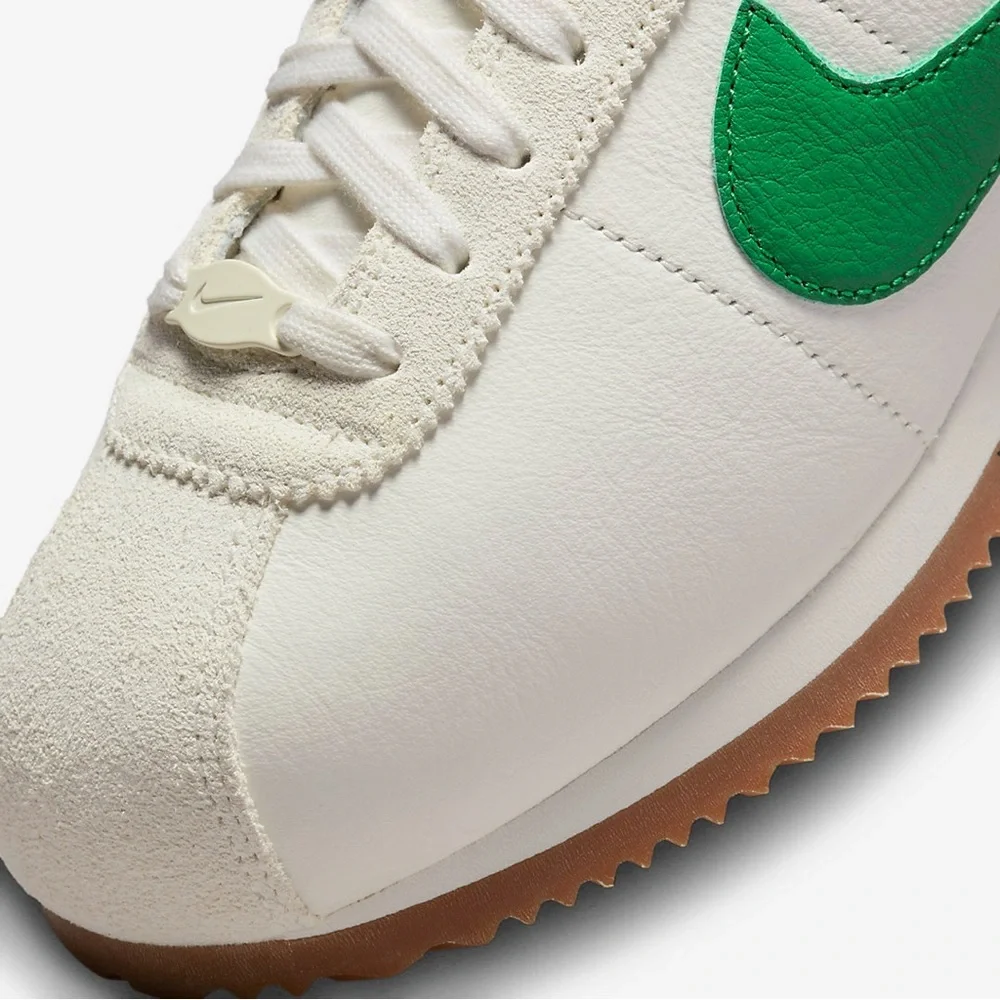 Nike Cream & Green Retro Low-Top Sneakers with Red Lining (new w/o box)